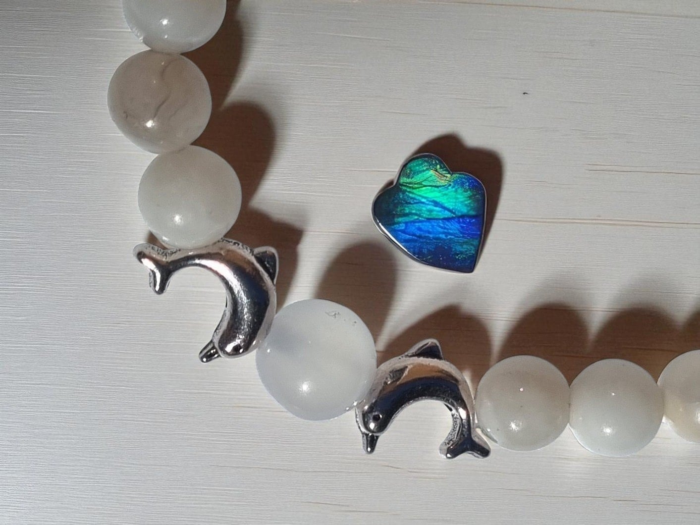 Adoptez le bracelet en Agate blanche : accessoire lumineux et intemporel, facile à assortir pour sublimer votre style au quotidien.