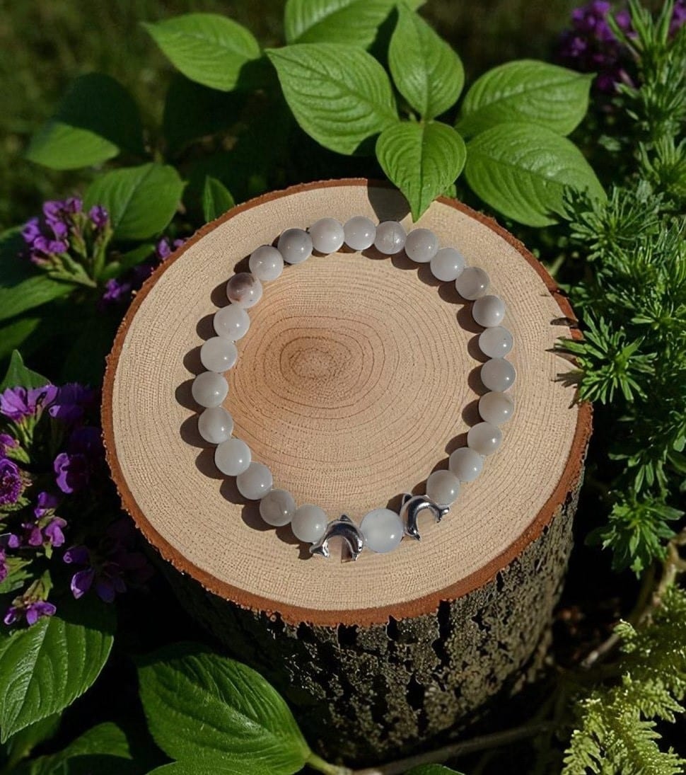 Adoptez le bracelet en Agate blanche : accessoire lumineux et intemporel, facile à assortir pour sublimer votre style au quotidien.