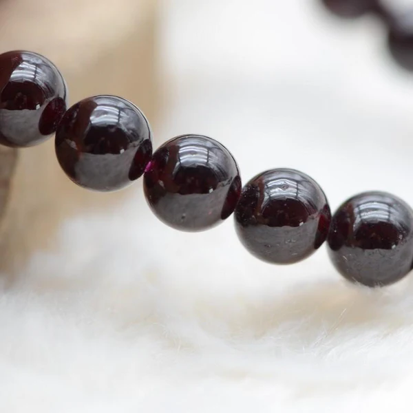 perles de grenat naturel