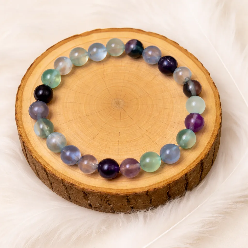 Bracelet en fluorine naturelle aux nuances vertes et violettes, perles polies montées à la main