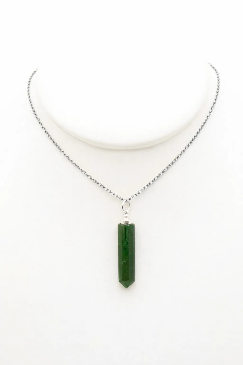 Pendentif aventurine verte pointe sur collier – pierre naturelle porte-bonheur