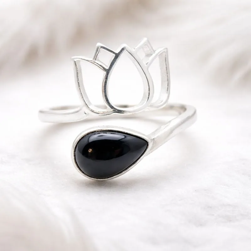 Bague obsidienne argent 925 avec pierre noire naturelle sur fond clair