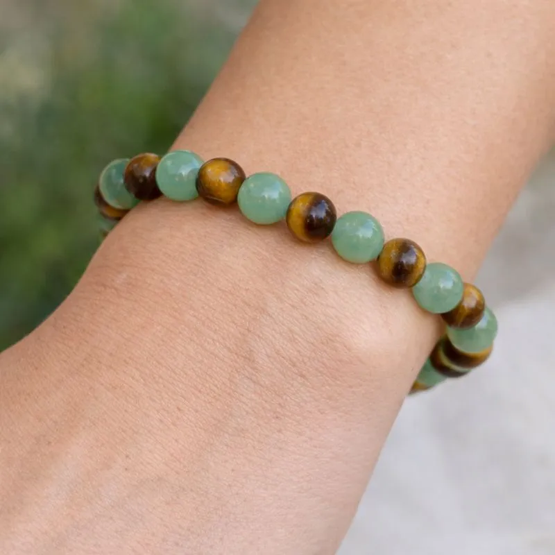 Bracelet allergie aventurine et œil de tigre porté au poignet