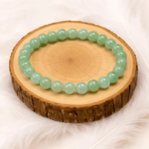 Bracelet aventurine verte naturelle perles 8 mm sur support en bois
