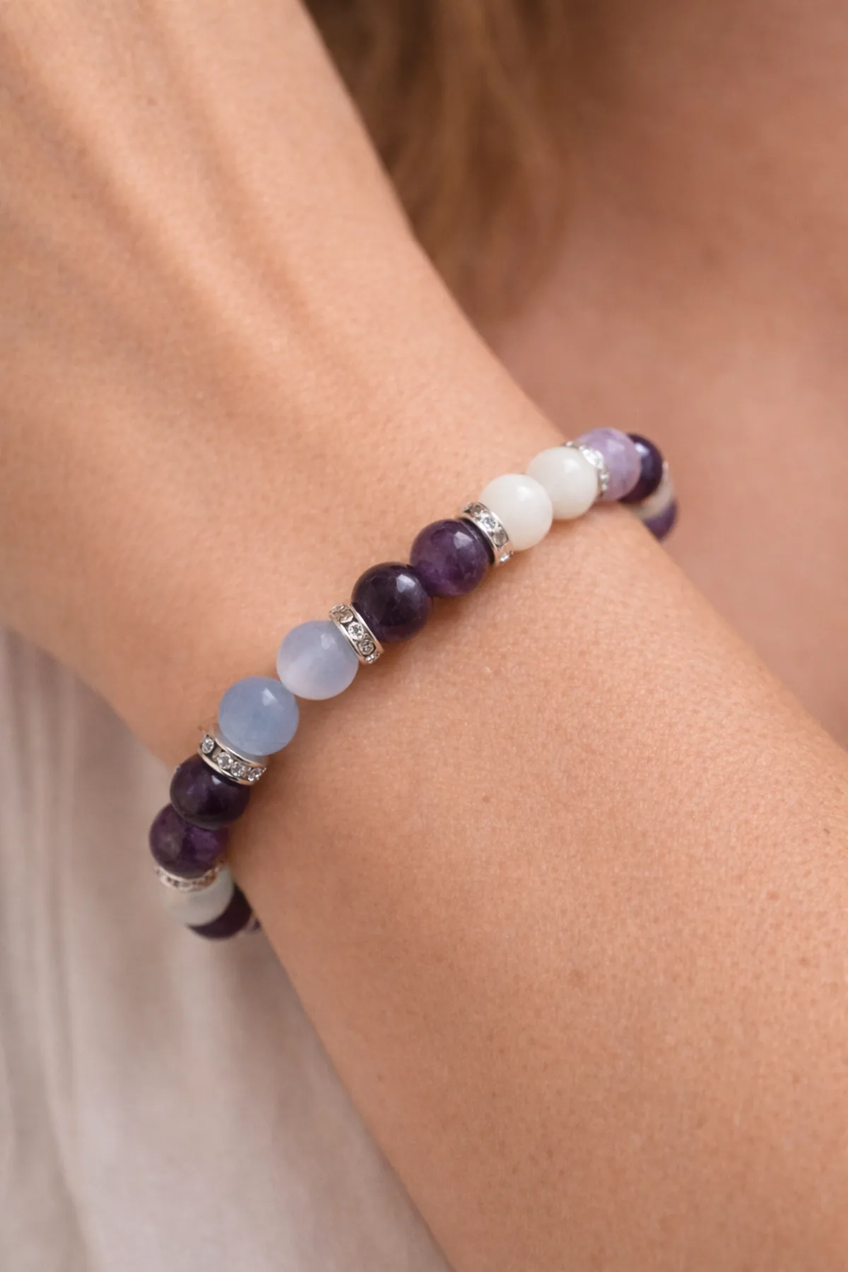Bracelet ménopause bouffées de chaleur porté au poignet – perles 8mm pierres naturelles
