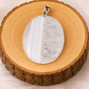 Pendentif agate blanche 40x30 mm sur rondin en bois – bélière argent