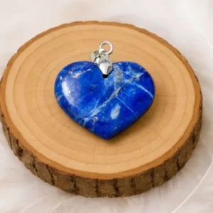 pendentif lapis lazuli coeur pierre naturelle sur rondin bois