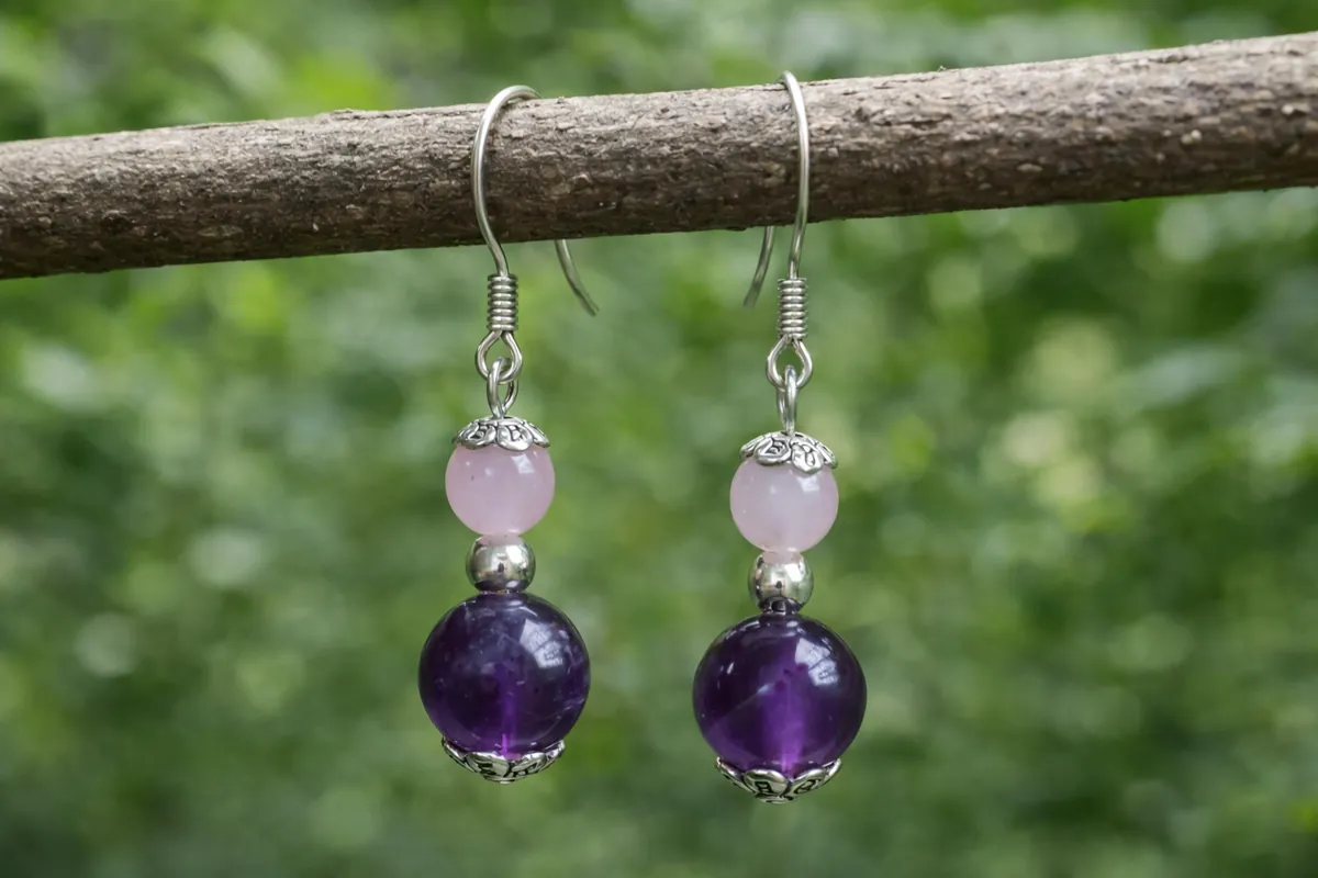 Boucles Améthyste Quartz Rose en argent suspendues sur branche