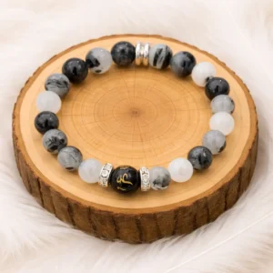 Bracelet Quartz Tourmaline Agate 8 mm qualité AA posé sur rondin en bois