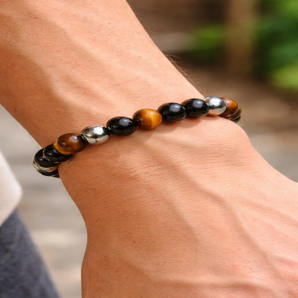 bracelet hématite obsidienne oeil de tigre porté au poignet