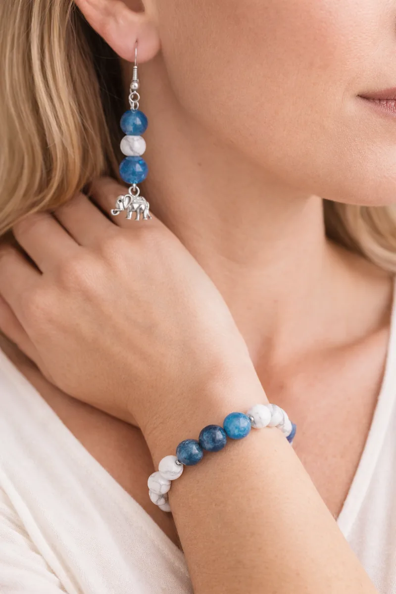 Bracelet apatite howlite et boucles d’oreilles assorties portés