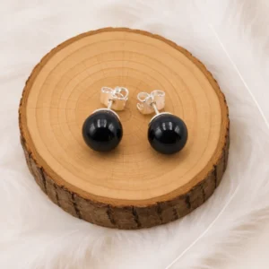 Puces d’oreilles en onyx noir en argent 925 sur rondin en bois