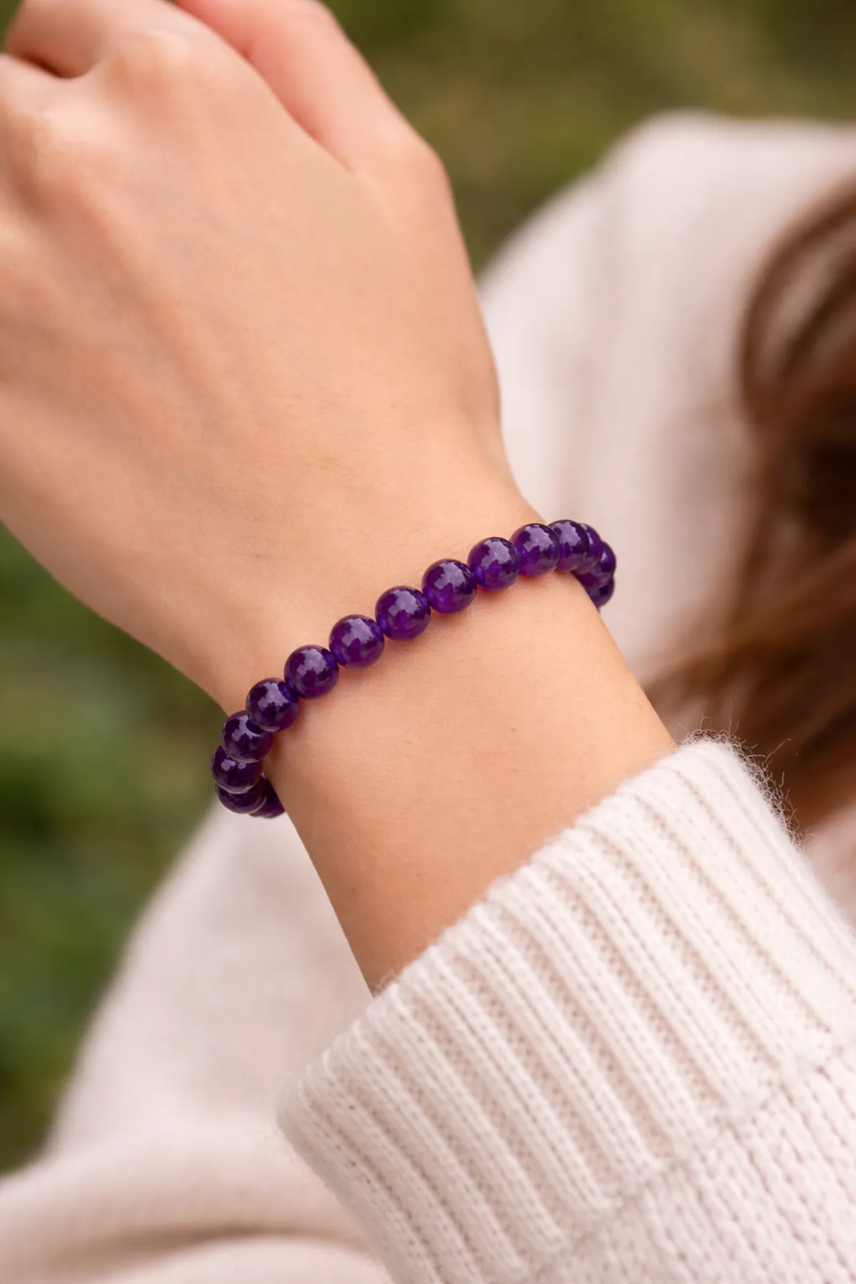 bracelet améthyste pierres naturelles porté au poignet