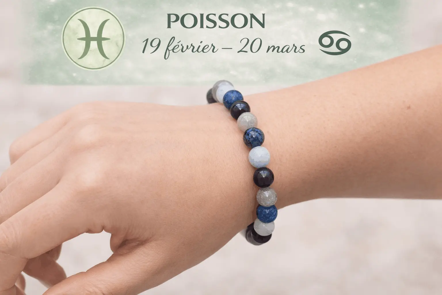 Bracelet signe astrologique Poissons en pierres naturelles porté au poignet avec Aigue-marine, Labradorite, Améthyste et Lapis-lazuli