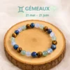 Bracelet Gémeaux composé de Lapis-lazuli, Calcédoine, Aventurine verte et Œil de tigre sur fond de rondin bois.