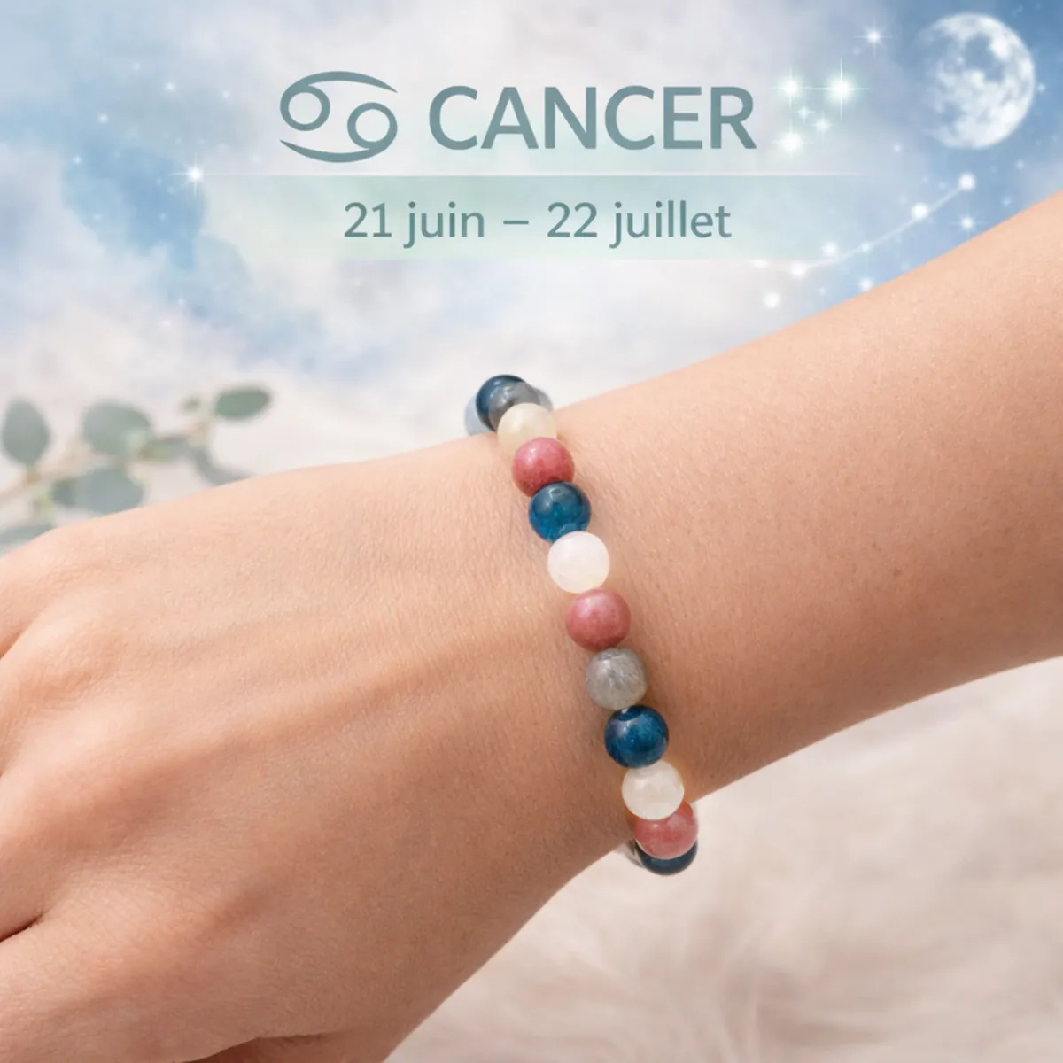 Bracelet astrologique Cancer en pierre de lune rhodonite apatite bleue et labradorite porté au poignet