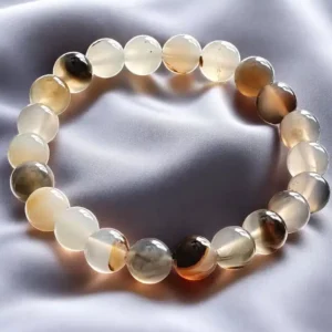 Bracelet en agate du Montana en pierre naturelle, perles rondes translucides sur fond satiné