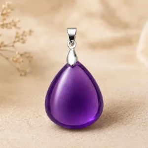 Pendentif en Améthyste naturelle violette en forme de goutte avec bélière argentée